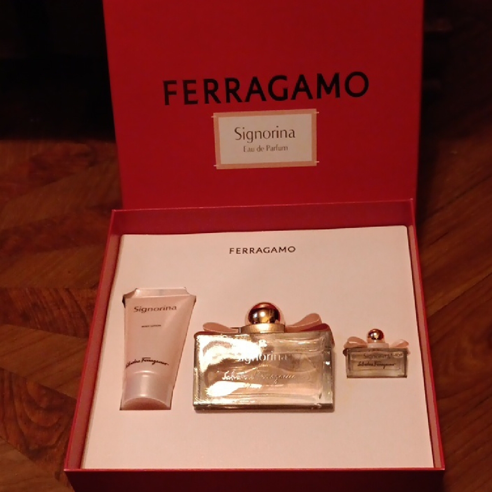 NWT- Salvatore Ferragamo - Signorina - Eau De Parfume 3 Pc Gift Set